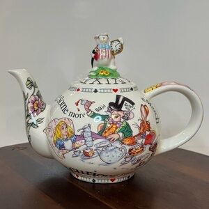 Cardew Design Alice in Wonderland Teapot – Mad Hatter’s Tea Party (2004) 🐇